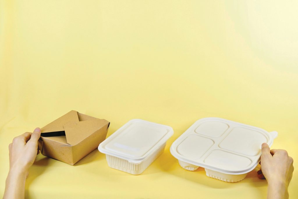 muestra de envases vacíos de alimentos 